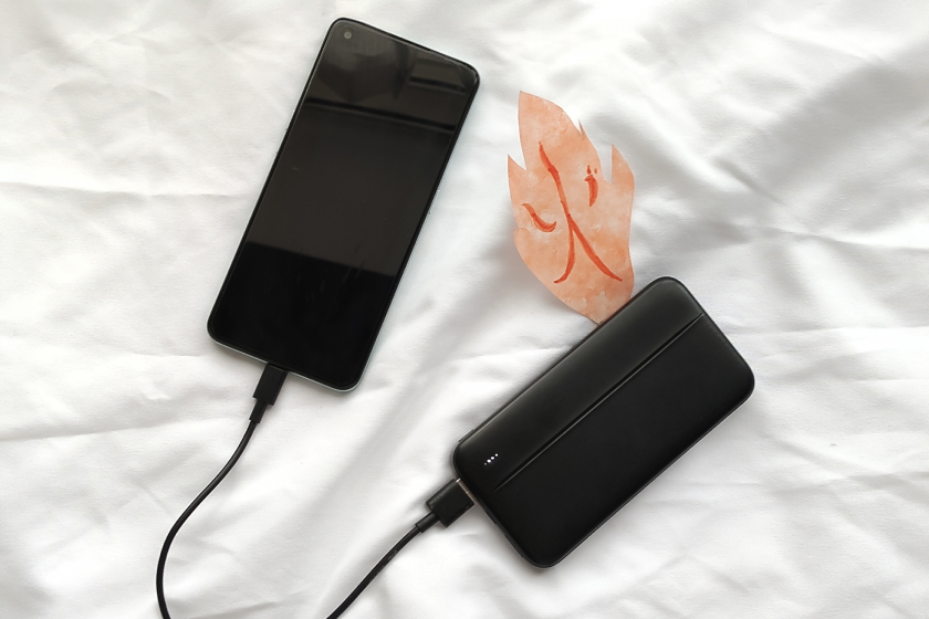 モバイルバッテリーが発火したら火災保険は使える？補償範囲やいますぐできる安全対策を解説