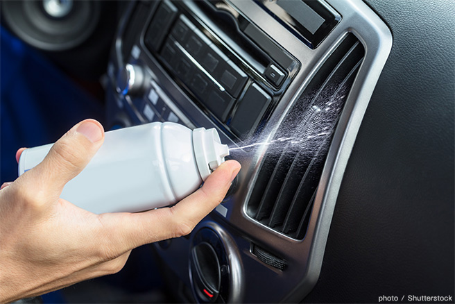車のエアコンが臭いのはカビのせい ニオイを もと から断つ方法 教えて おとなの自動車保険