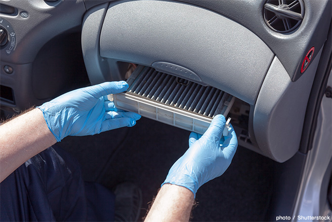 車のエアコンが臭いのはカビのせい ニオイを もと から断つ方法 教えて おとなの自動車保険