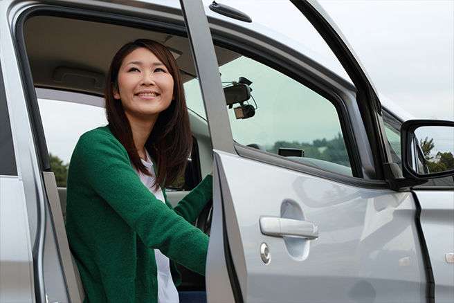 いよいよ夏本番 炎天下での車内温度の変化 車内を涼しくするための対策とは 教えて おとなの自動車保険