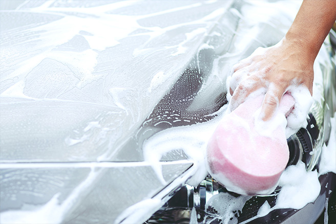 コーティングした車の正しい洗車方法とは コーティングを長持ちさせるために知っておきたいこと 教えて おとなの自動車保険