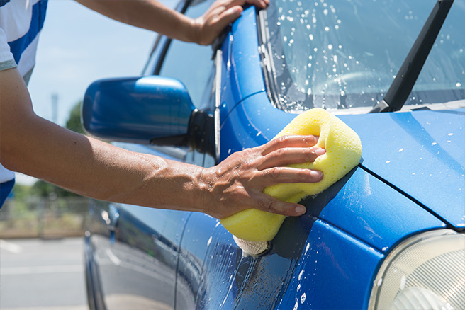コーティングした車の正しい洗車方法とは コーティングを長持ちさせるために知っておきたいこと 教えて おとなの自動車保険