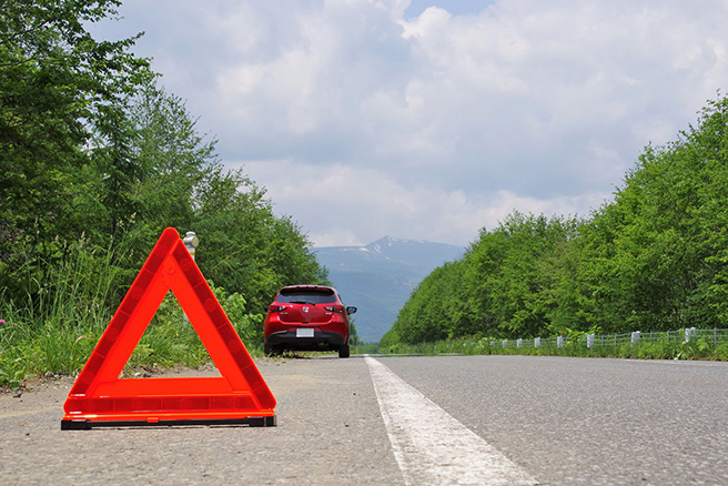 車が脱輪 落輪したらどうやって脱出する 知っておきたい対処方法について 教えて おとなの自動車保険