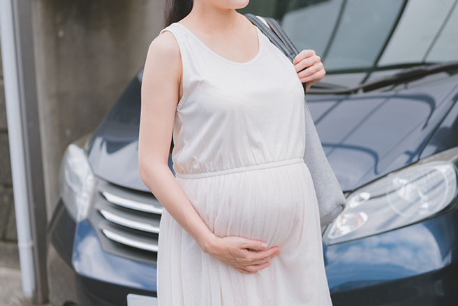 妊婦の方もシートベルトの着用義務がある 正しいシートベルトの着用方法について 教えて おとなの自動車保険